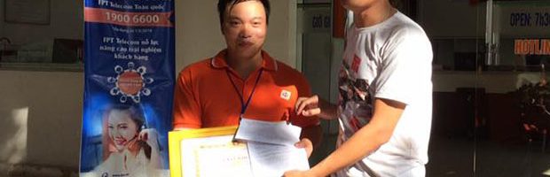 Công an tặng giấy khen cho Viễn thông FPT Huế