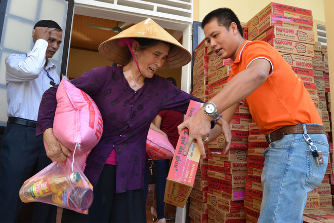 FPT trao hơn 3.000 suất quà tổng trị giá 730 triệu đồng cho người dân miền Trung